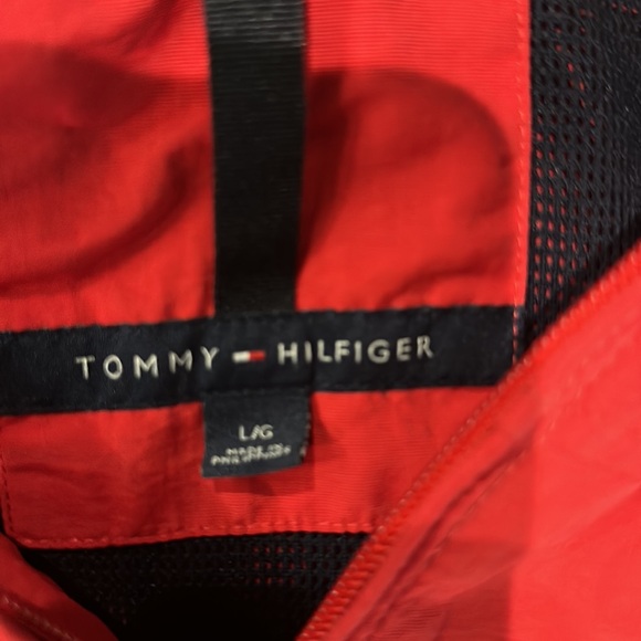 Used Men’s Tommy Hilfiger Lightweight Waterproof Red Zip Up Bomber Jacket. - Picture 4 of 5